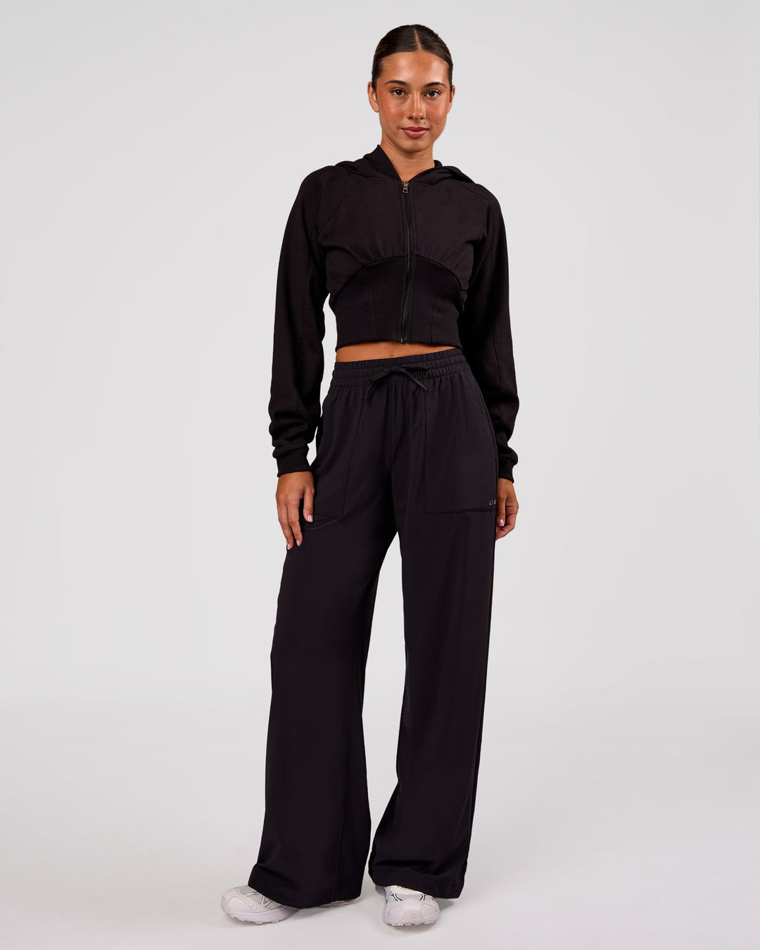 Woman wearing Bend Woven Pant - Black | Model:Charli | Size:XS - view 11