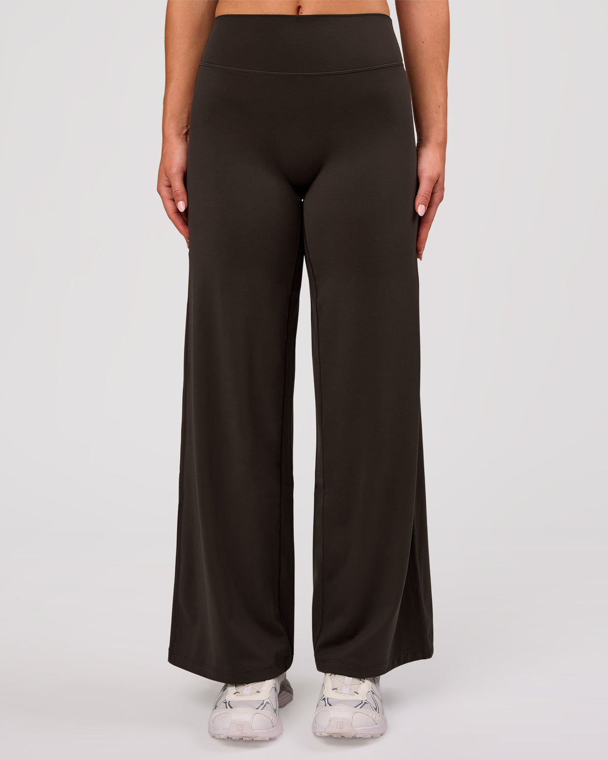 Woman wearing Elixir High-Rise Petite Pant - Ground Coffee | Model:Issy | Size:XS - view 1