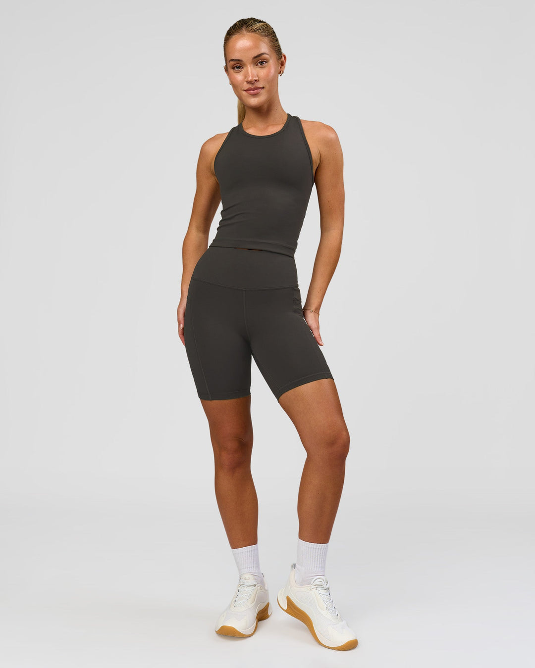 Woman wearing Flow Performance Tank 2.0 - Onyx | Model:Issy | Size:XS - view 5