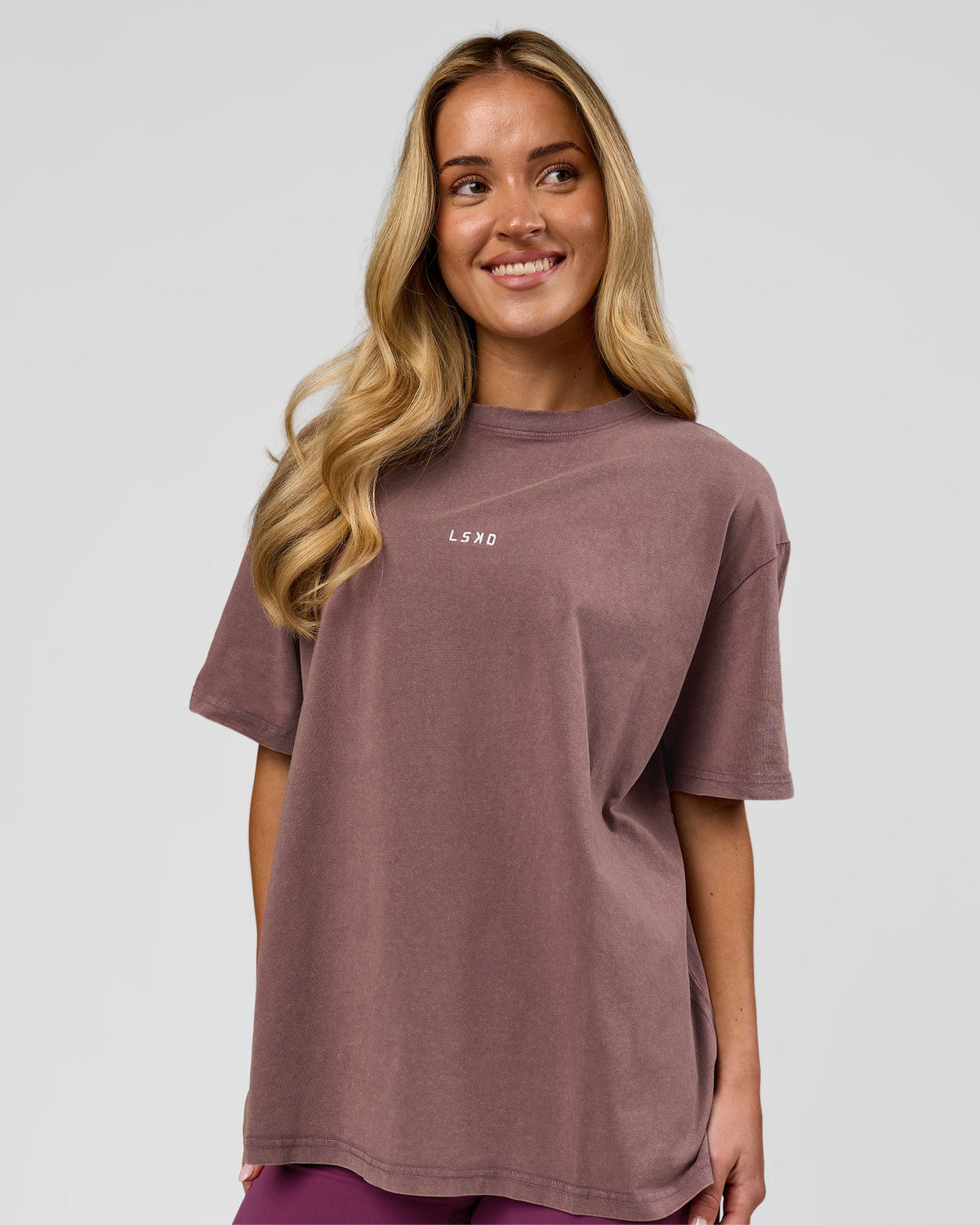 Woman wearing Go-To FLXCotton Oversized Tee - Cocoa Powder Washed-White | Model:Issy | Size:XS