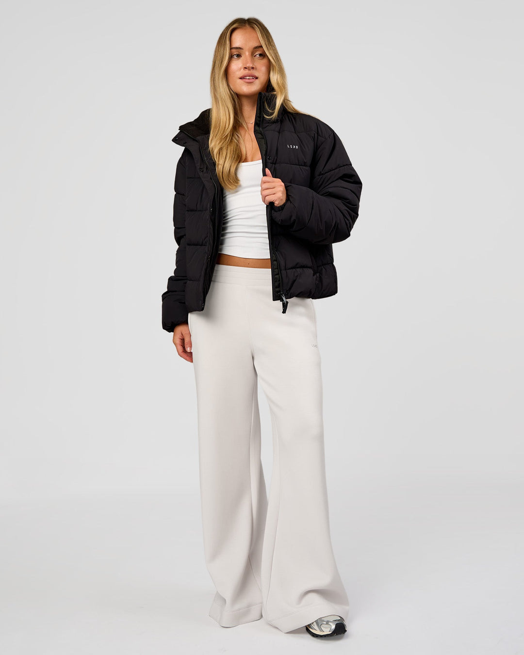 Woman wearing Go-To Puffer Jacket - Black | Model:Issy | Size:XS - view 3
