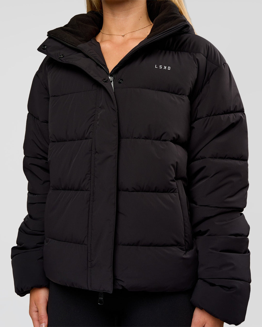Woman wearing Go-To Puffer Jacket - Black | Model:Issy | Size:XS - view 4