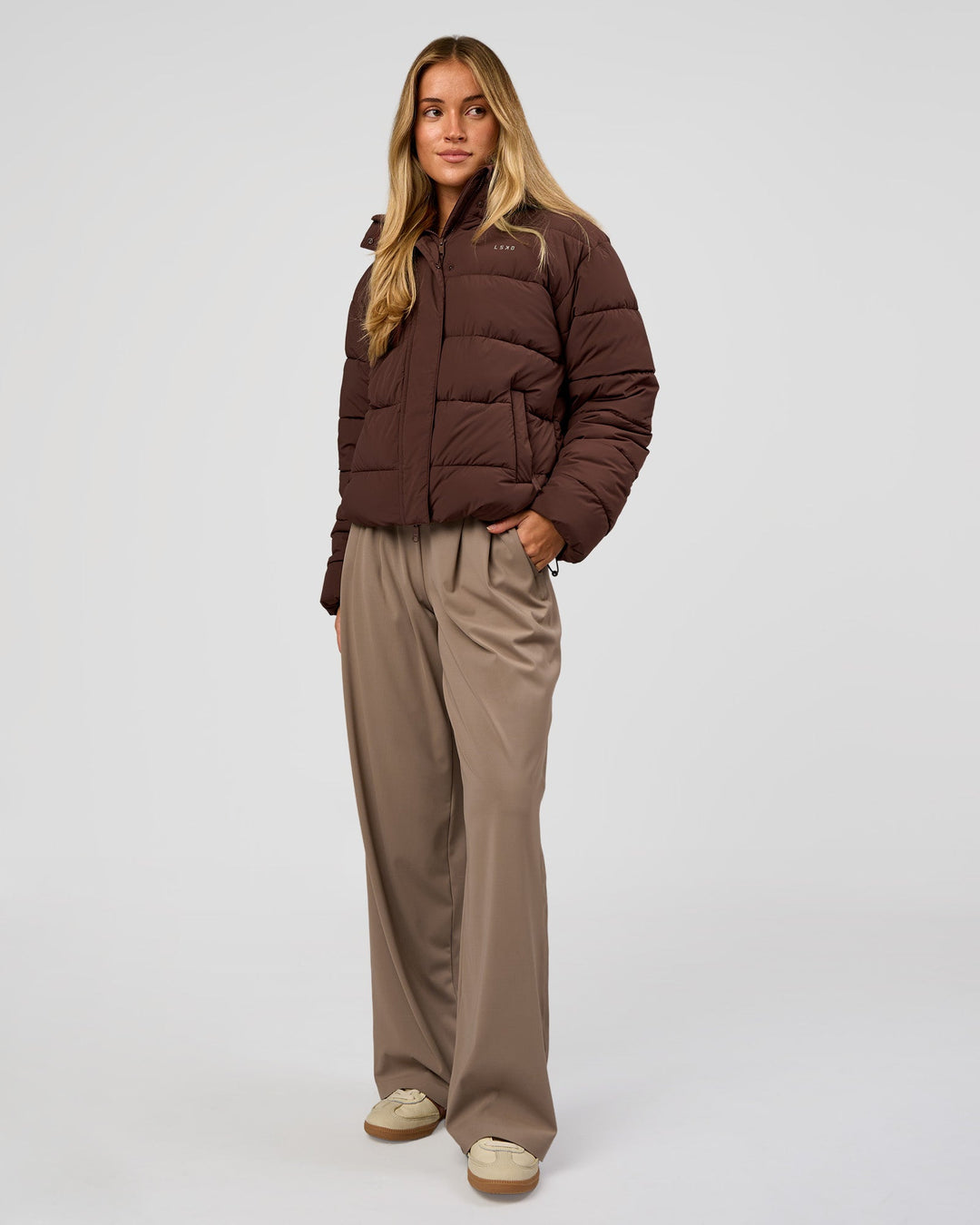 Woman wearing Go-To Puffer Jacket - Hot Chocolate | Model:Issy | Size:XS - view 2
