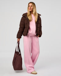 Woman wearing Go-To Puffer Jacket - Hot Chocolate | Model:Issy | Size:XS | Thumbnail Index: 6
