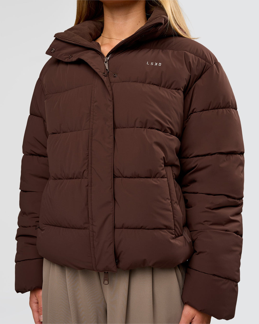 Woman wearing Go-To Puffer Jacket - Hot Chocolate | Model:Issy | Size:XS - view 3
