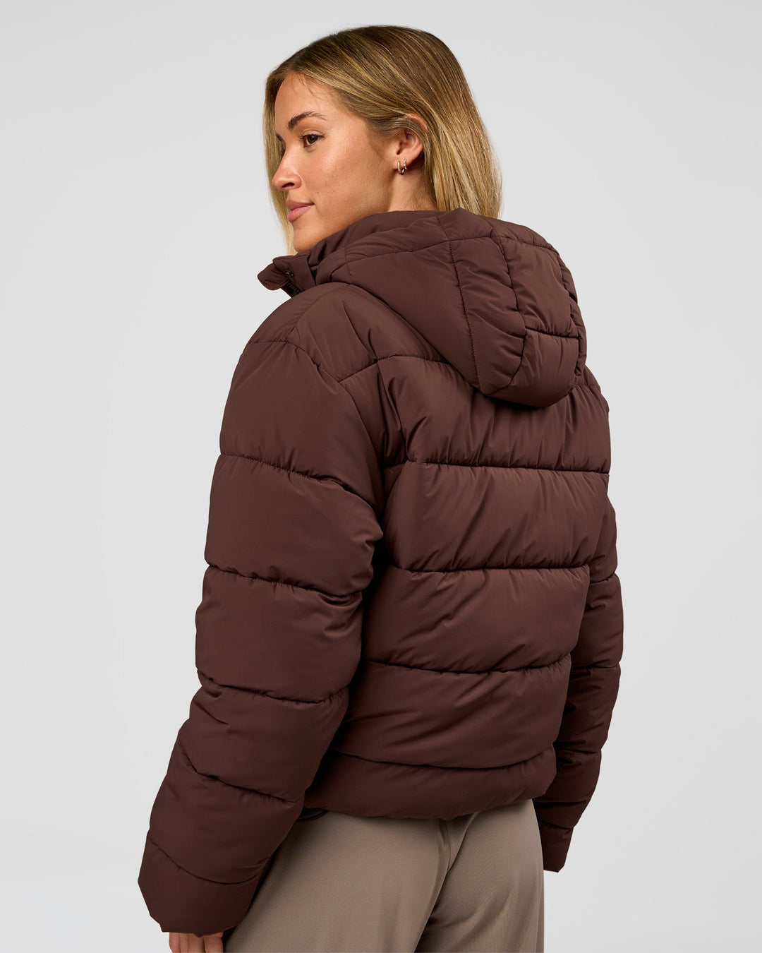 Woman wearing Go-To Puffer Jacket - Hot Chocolate | Model:Issy | Size:XS - view 8