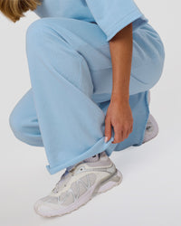 Woman wearing MVP Elite Terry Wide Leg Pant - Open Air | Model:Issy | Size:XS | Thumbnail Index: 2