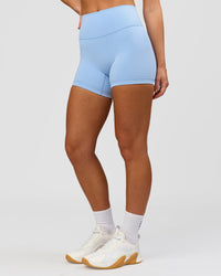 Woman wearing Strong is Beautiful Fusion High-Rise 4" Short - Open Air | Model:Issy | Size:XS | Thumbnail Index: 6