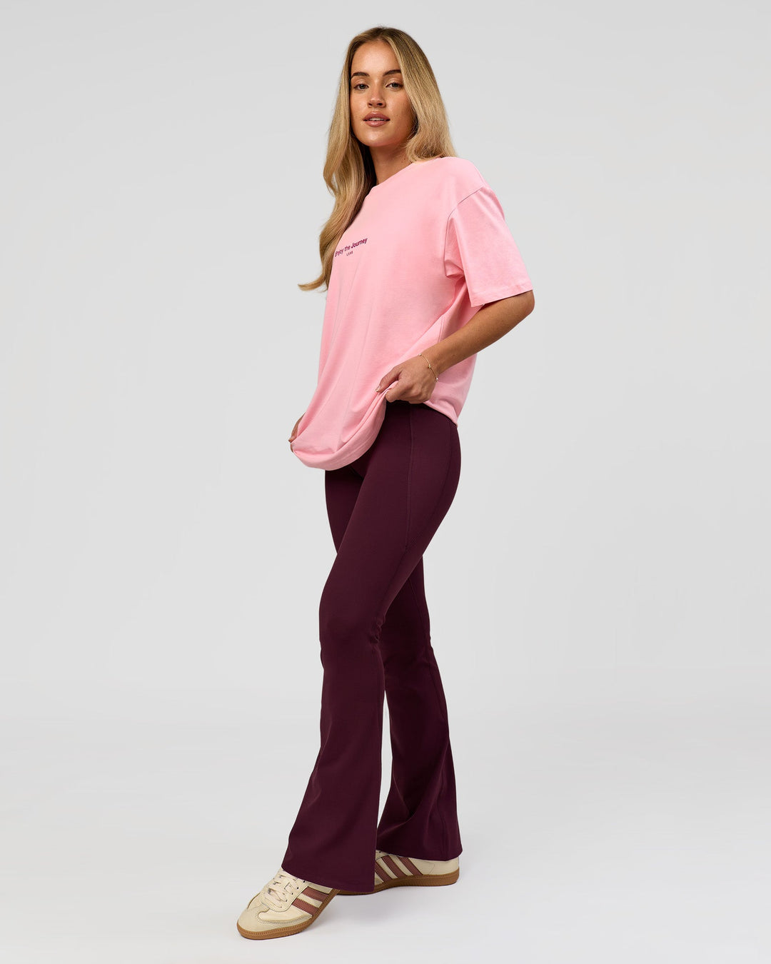 Woman wearing VS1 Enjoy The Journey FLXCotton Oversize Tee - Pink Rose | Model:Issy | Size:XS - view 10