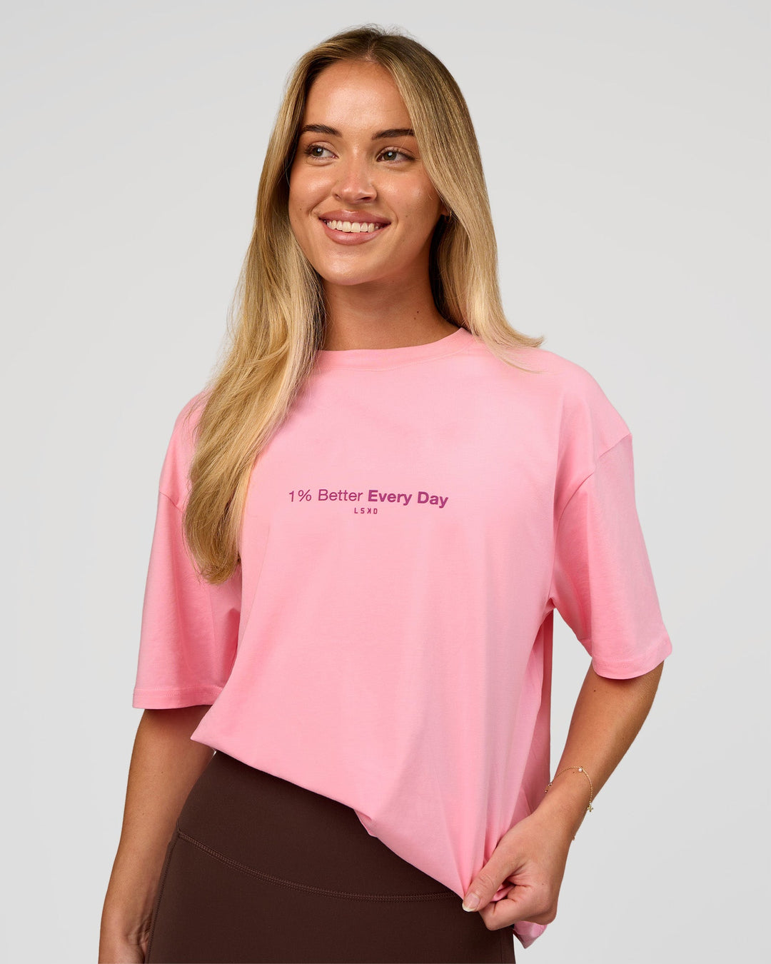 Woman wearing VS6 1% Better FLXCotton Oversize Tee - Pink Rose | Model:Issy | Size:XS - view 3