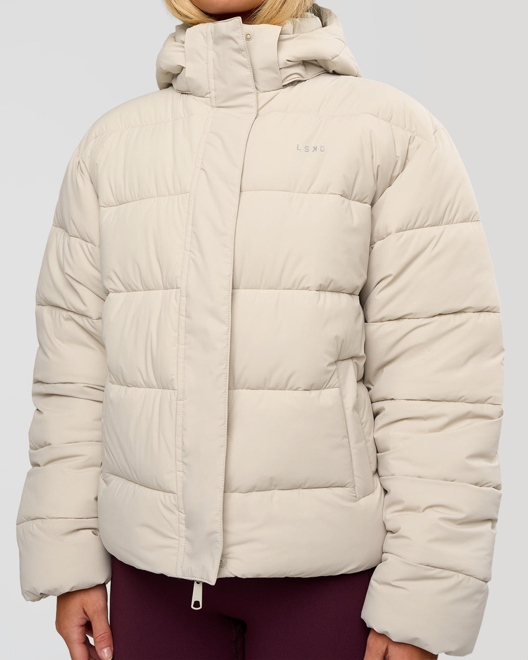 Woman wearing Go-To Puffer Jacket - Shale Beige | Model:Izzy | Size:XS - view 4