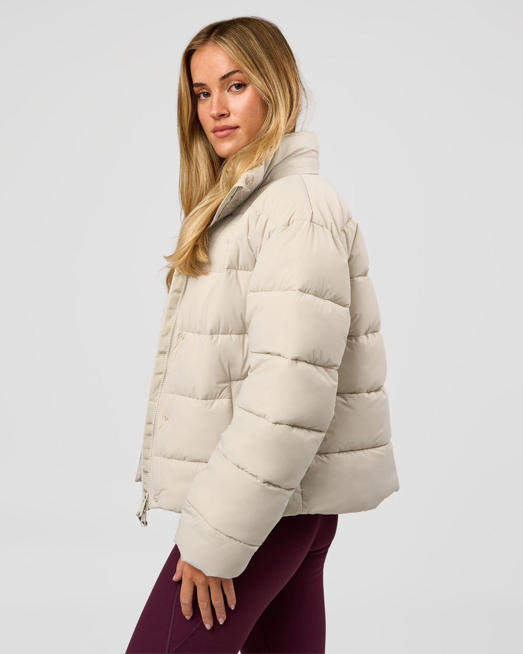 Woman wearing Go-To Puffer Jacket - Shale Beige | Model:Izzy | Size:XS - view 5