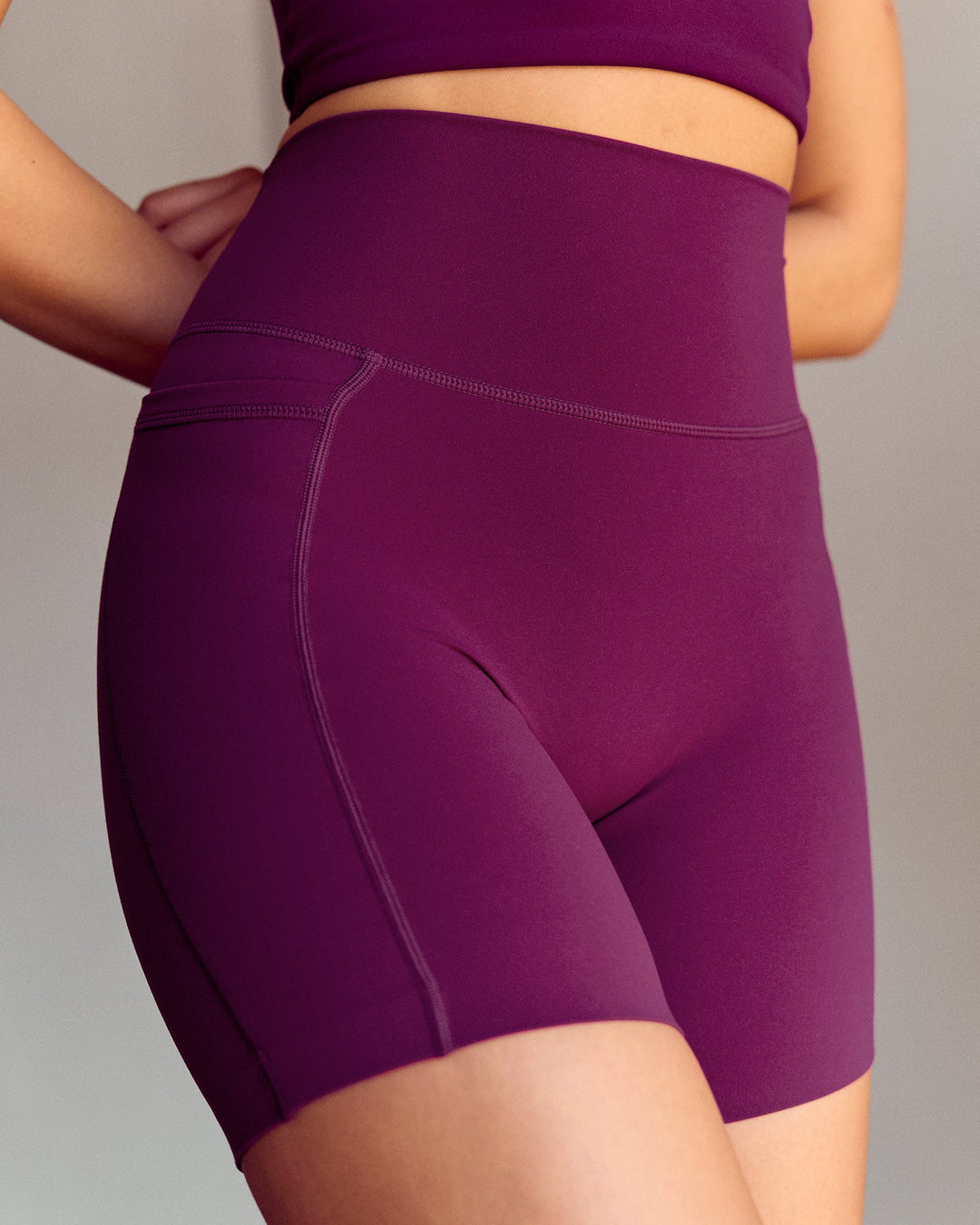 Woman wearing Elixir High-Rise 6" Short Pockets - Plum Caspia | Model:Kenni | Size:XS - view 6