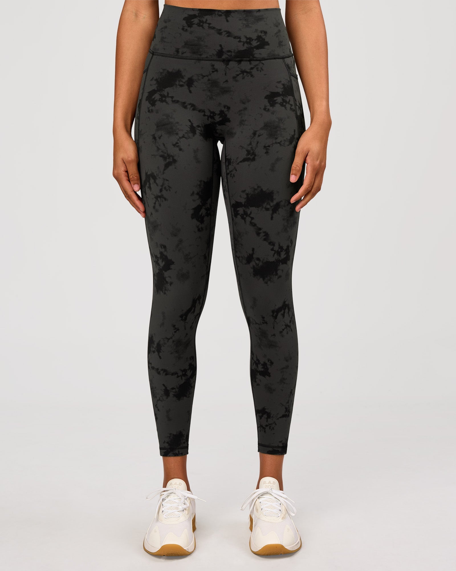 Woman wearing Fusion Ultra High-Rise 7/8 Legging Pockets - Obsidian/Black Tye Dye | Model:Rosie | Size:XS