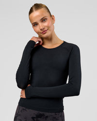 Woman wearing AeroFLX+ Seamless Long Sleeve Tee - Black Marl | Model:Taneisha | Size:XS | Thumbnail Index: 0