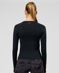Woman wearing AeroFLX+ Seamless Long Sleeve Tee - Black Marl | Model:Taneisha | Size:XS | Thumbnail Index: 2