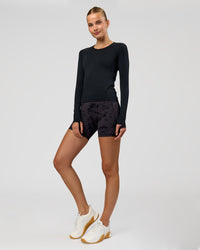 Woman wearing AeroFLX+ Seamless Long Sleeve Tee - Black Marl | Model:Taneisha | Size:XS | Thumbnail Index: 5