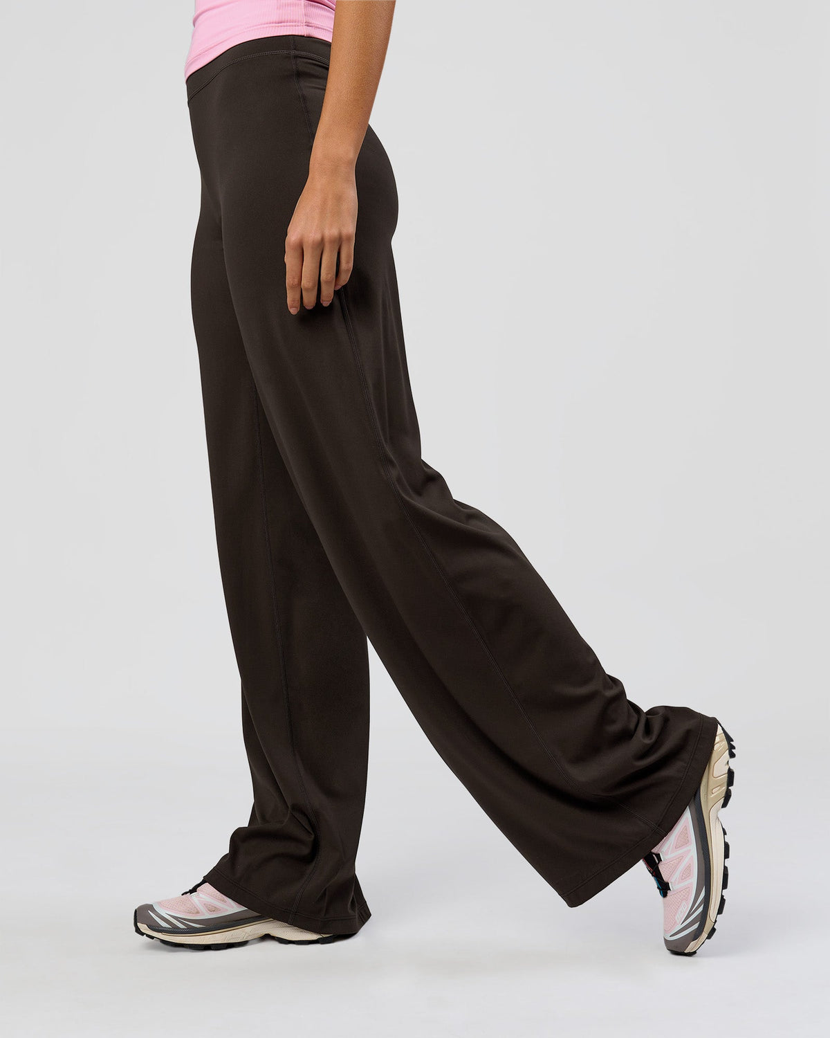 Woman wearing Elixir High-Rise Tall Pant - Ground Coffee | Model:Taneisha | Size:XS - view 2