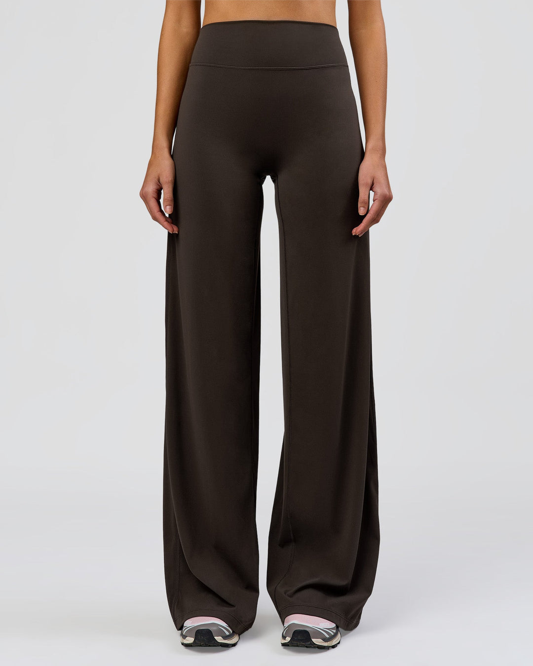 Woman wearing Elixir High-Rise Tall Pant - Ground Coffee | Model:Taneisha | Size:XS - view 5
