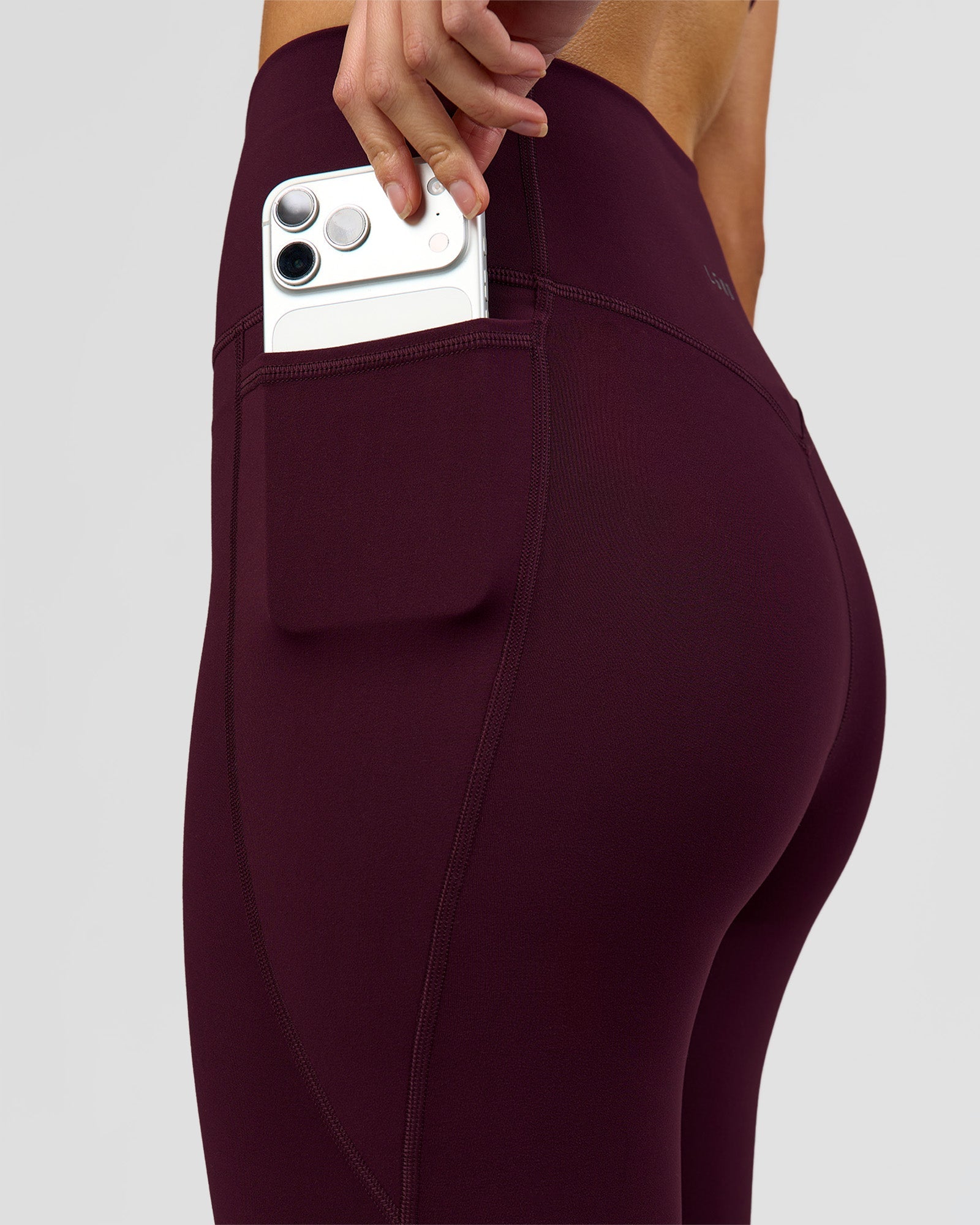 Fusion V-Contour Ultra High-Rise Full Length Legging Pockets