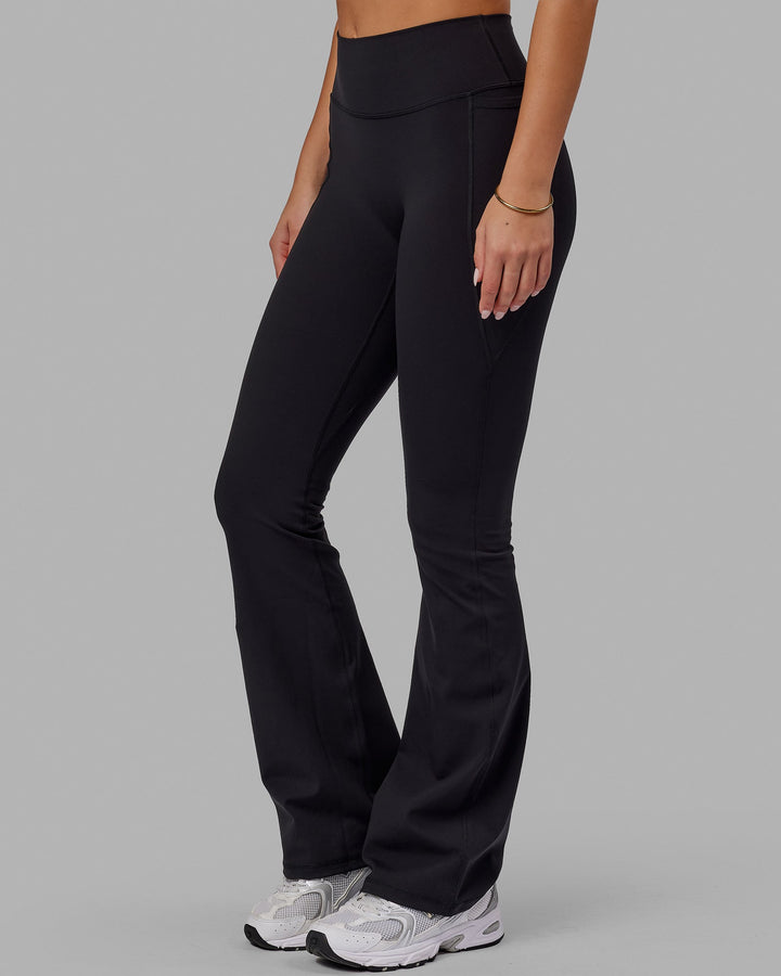 Everyday Flared Leggings With Pockets - Black
