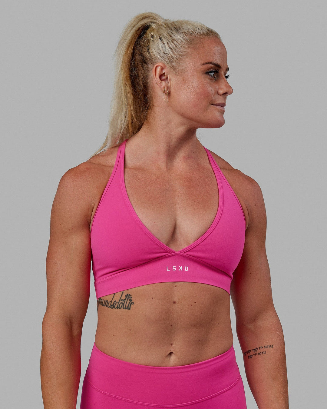 Form Sports Bra - Ultra Pink