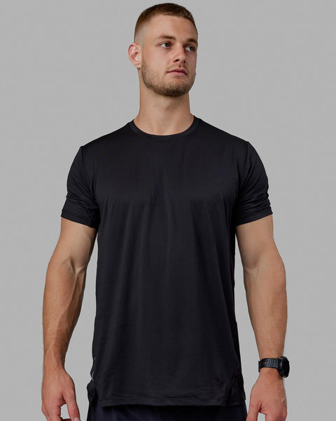 Model-Pace-Running-Tee-Black-