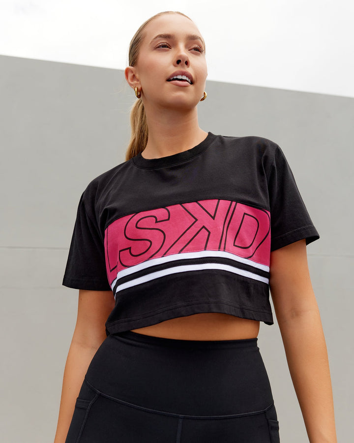 Line-Up Cropped tee - Black-Boysenberry