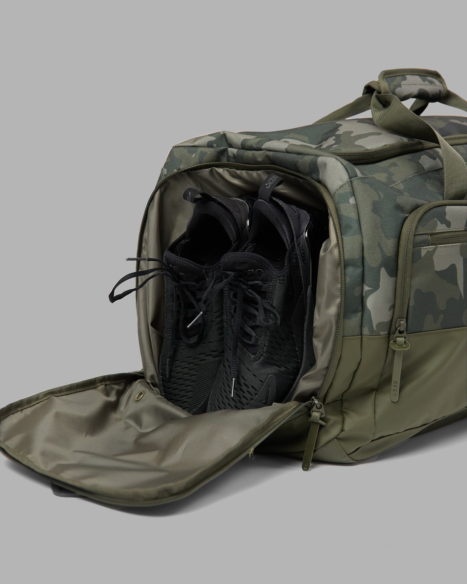 Under armour hotsell camo duffle bag